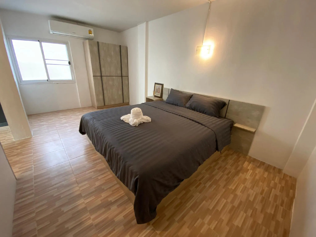 Deluxe Double room (full double bed)