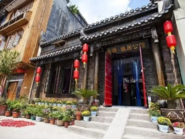 Fenghuang Qingke Yaju Hotel