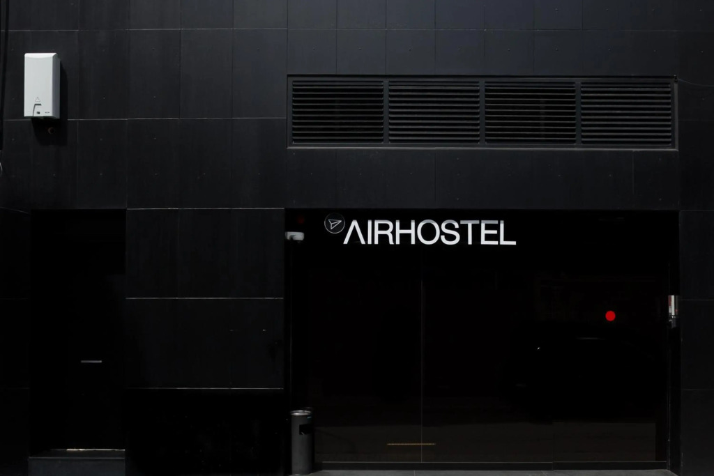 Airhostel Barcelona Airport 24h — фото