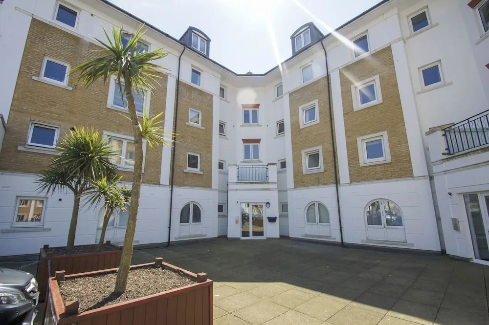 Marina Apartment Parking by Brighton Holiday Lets