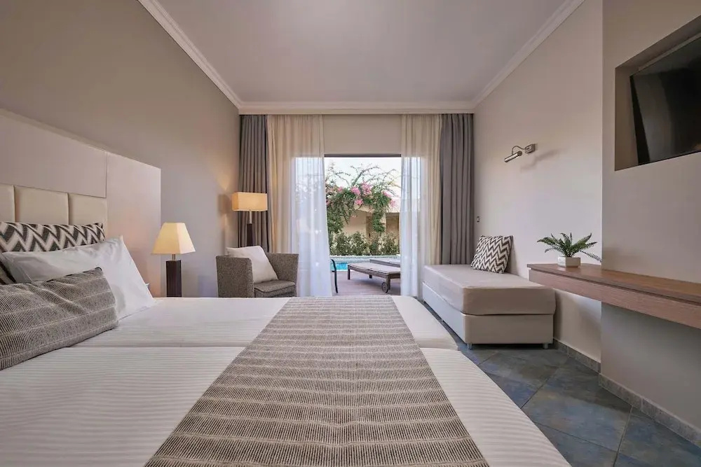 Superior Private Pool Double room with garden view (full double bed)