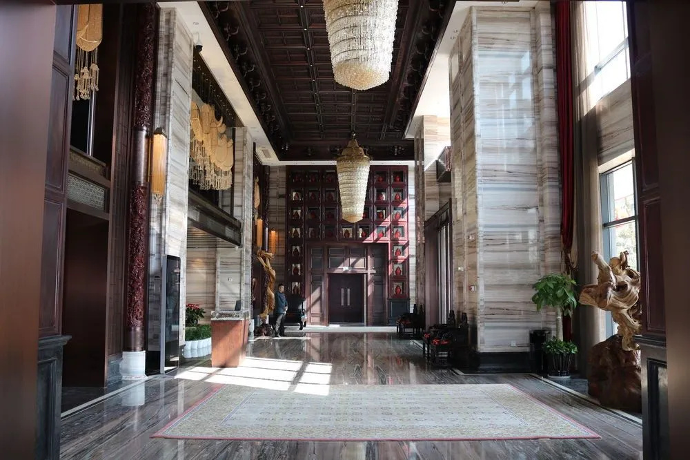 Lobby & Reception