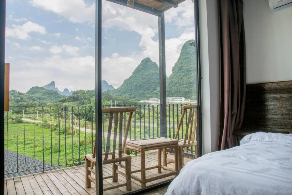 Standard Double room with balcony and with mountain view (full double bed)