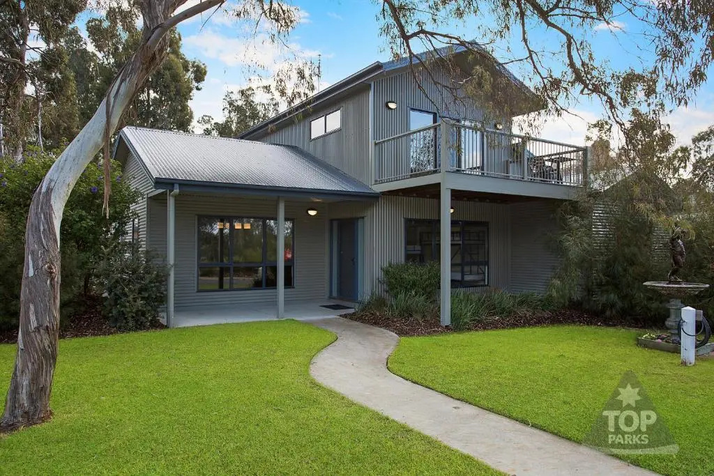 4 Bedrooms Cottage