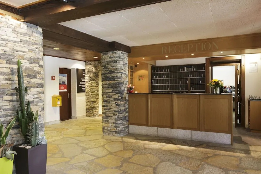 Lobby & Reception