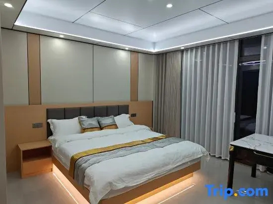 Deluxe Double room (full double bed)