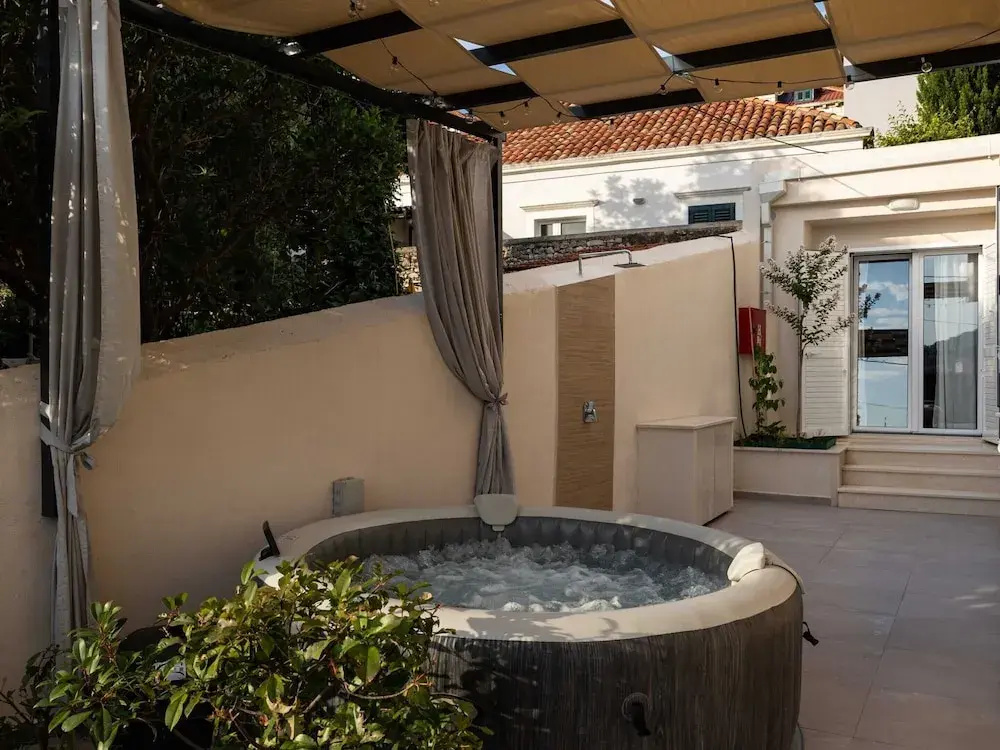 Apartments Amare - Three Bedroom Apartment With Terrace and Jacuzzi