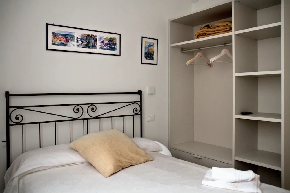 Deluxe Double room with balcony (full double bed)