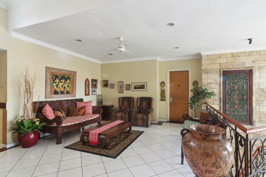 Lobby & Reception