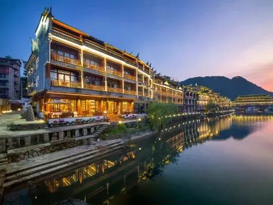 Fenghuang Nianhe Riverside Vacation Apartment