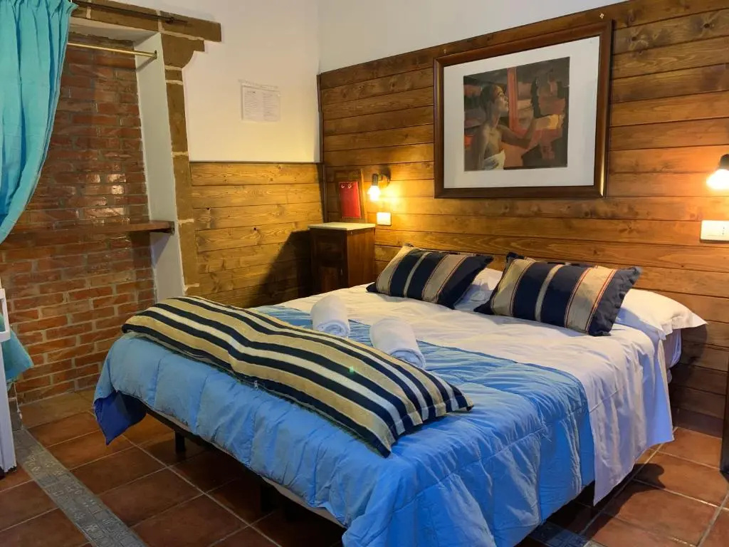 Standard Double room (full double bed)