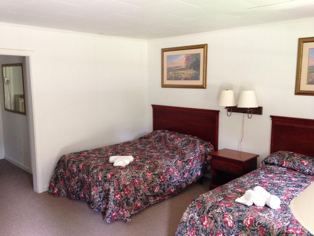 Lakeside Inn — 5