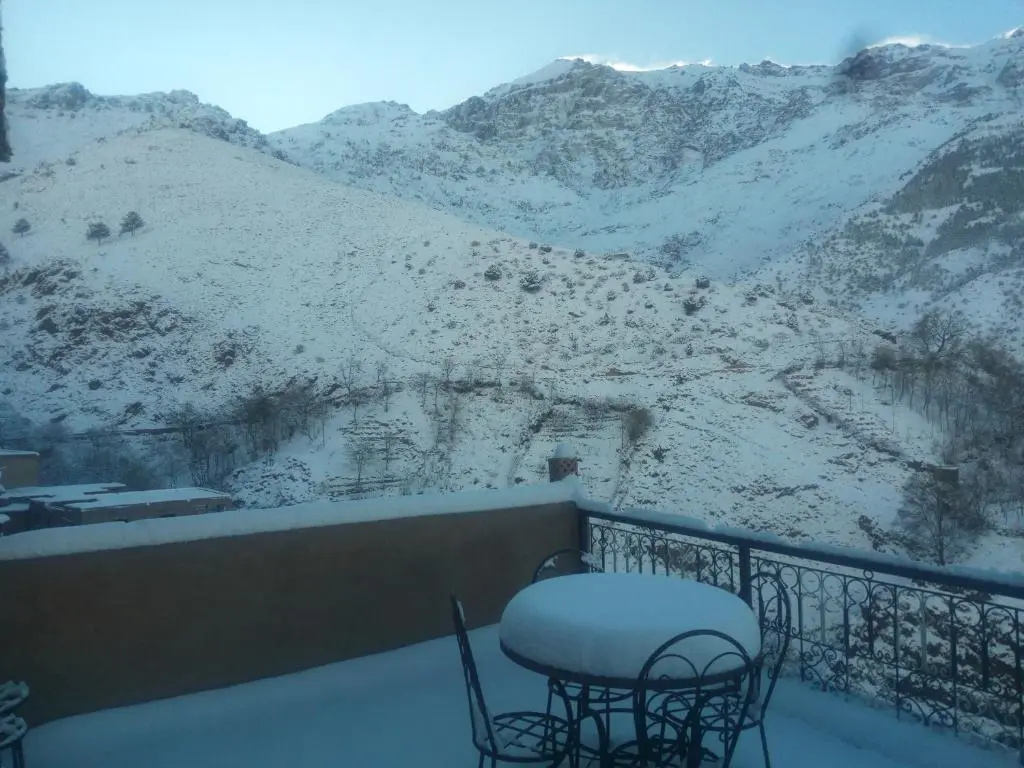 Standard Triple room with mountain view