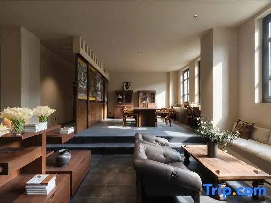Yading Lanyond Hotel in Daocheng
