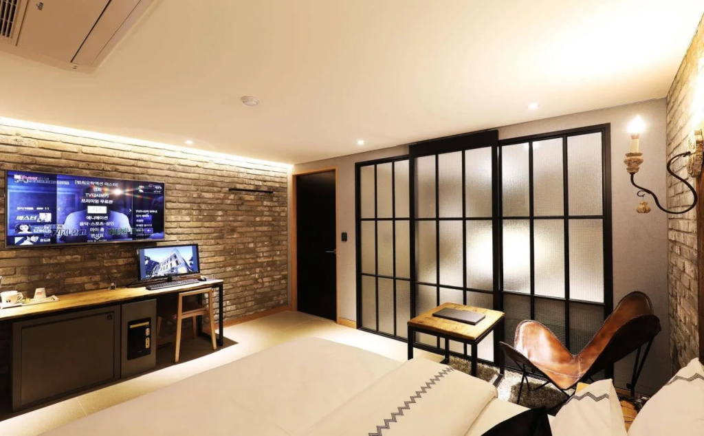 Lobby & Reception