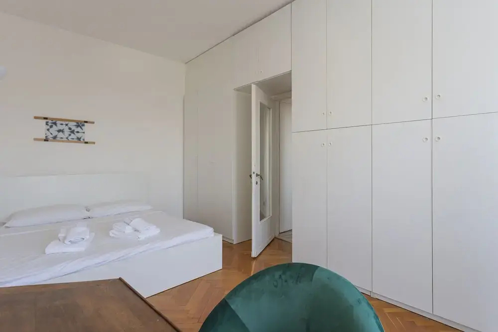 Skyline view Biancamano 1 bdr with balcony by Rentopolis — фото