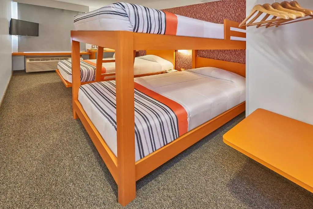 Standard Triple room