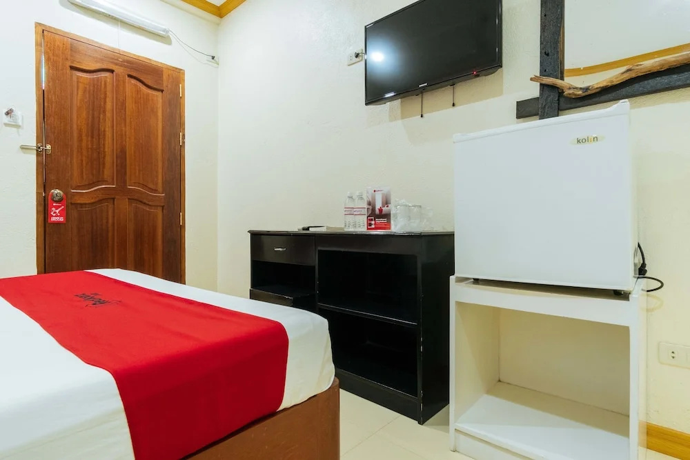 Reddoorz Premium Near Pristine Beach