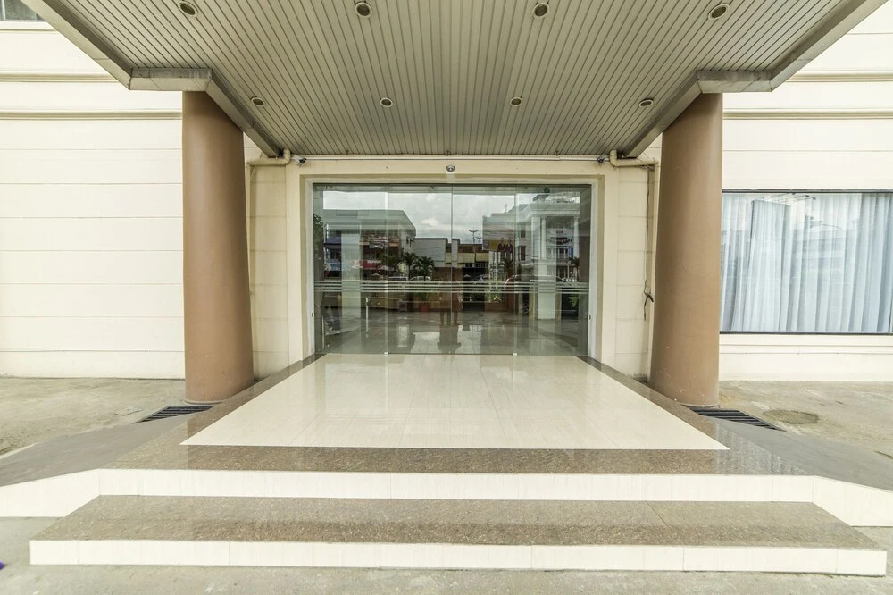 Lobby & Reception