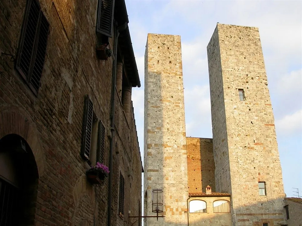 A La Casa Dei Potenti