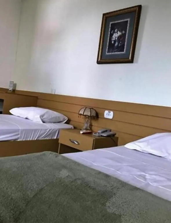 標準三人房，單人床