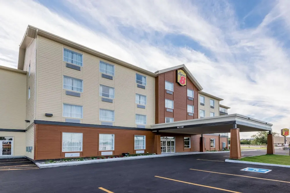 Super 8 By Wyndham Mont Laurier