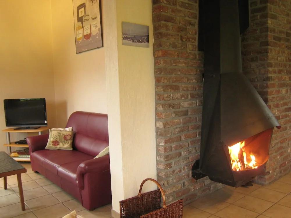 Spacious Holiday Home near Forest