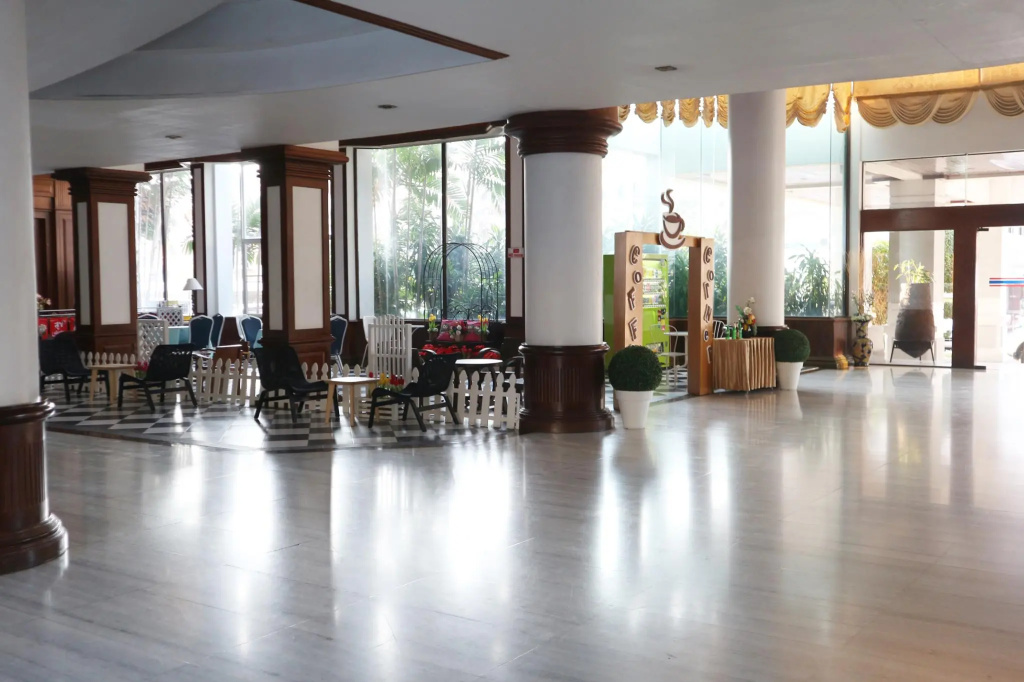 Lobby & Reception
