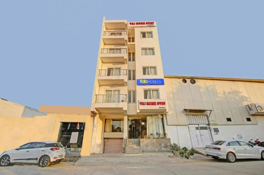 FabExpress Taj Home Stay