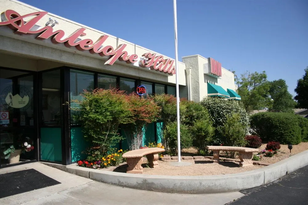 Antelope Hills Inn-Suites