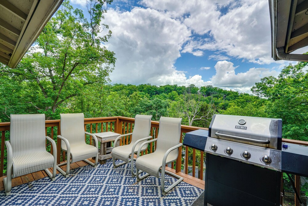 Walk to Lake: Osage Beach Home w/ Grill!