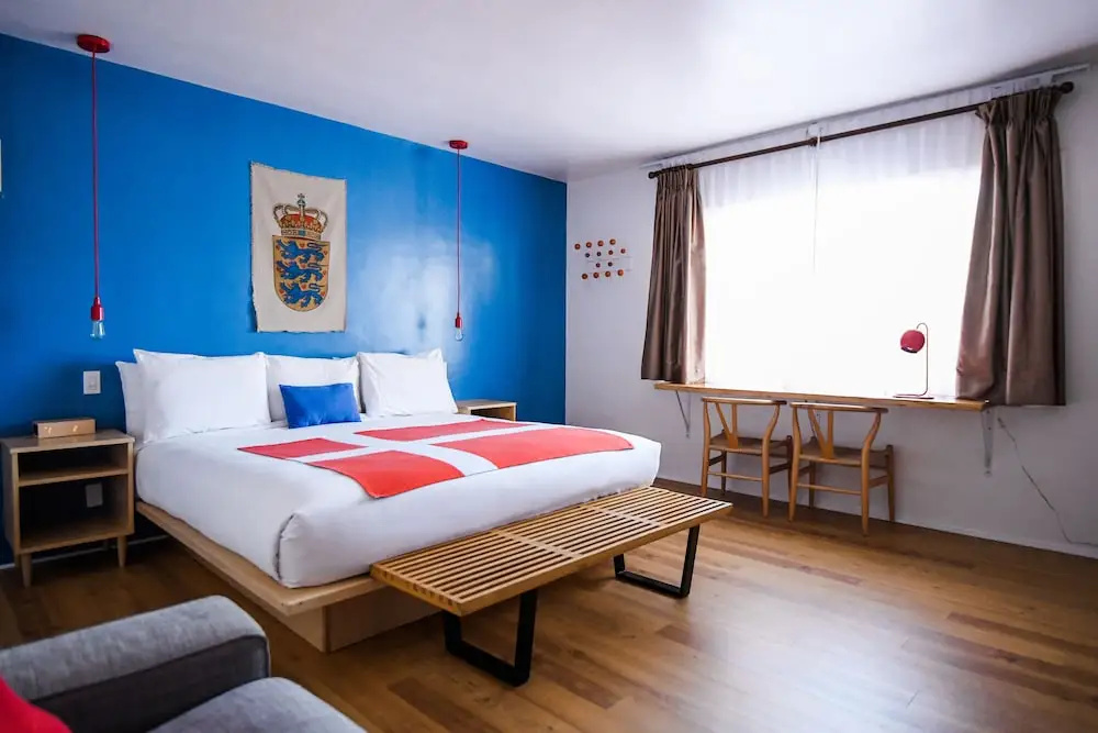 Deluxe Double room (full double bed)