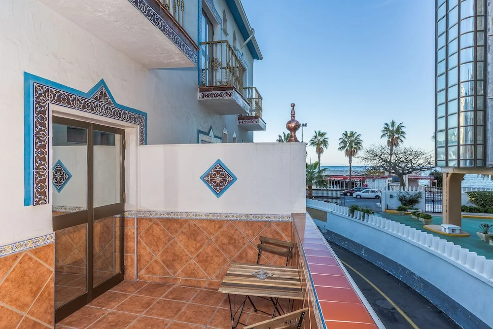 Standard Double room with partial sea view (full double bed)
