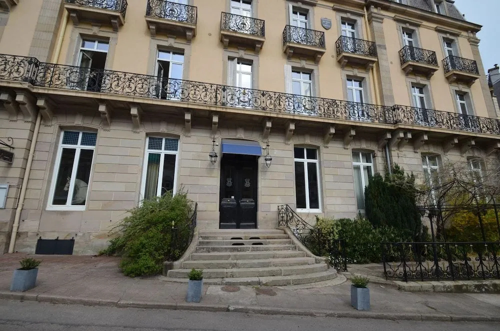 Voir la photo 1 — L'Empereur, sa Femme et le petit Prince