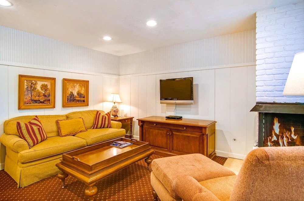 Deluxe Quadruple Suite
