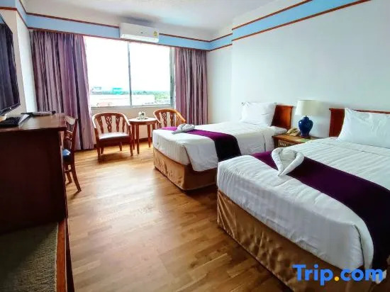 Двухместный номер Deluxe 2 отдельные кровати в Diamond Plaza Hotel Suratthani