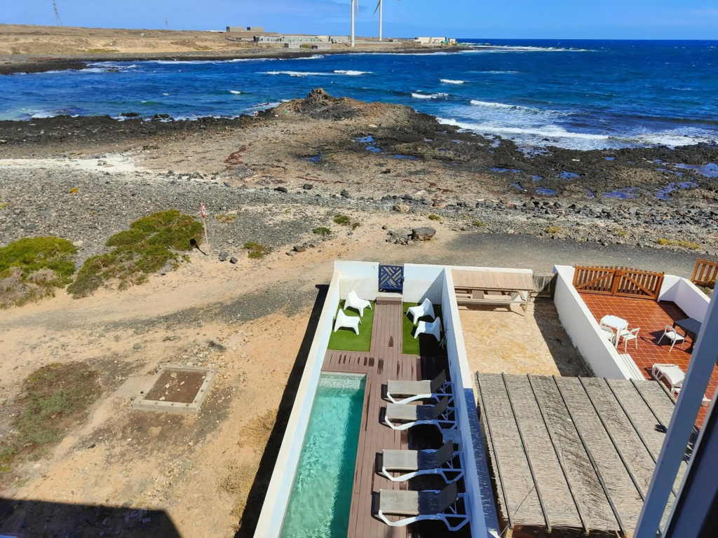 BLUE BREEZE house with pool facing sea