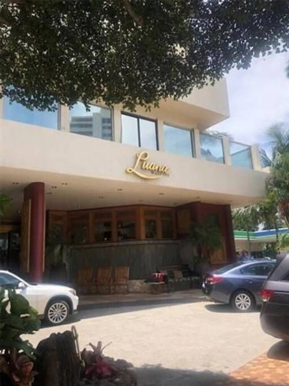 Luxurious Stay in Waikiki Steps to Waikiki Beach