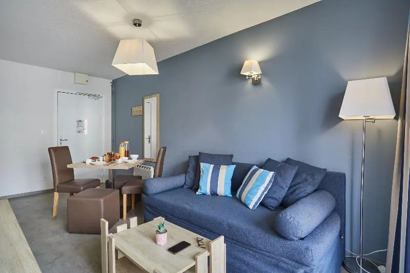 1 Bedroom Quadruple Apartment with balcony
