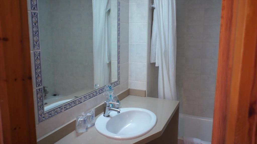 Hotel Vibra Cala Tarida - Général