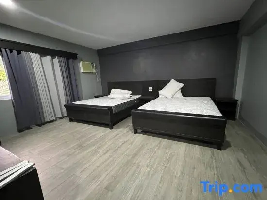 Deluxe Double room (full double bed)