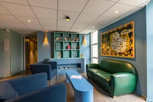 Lobby & Reception