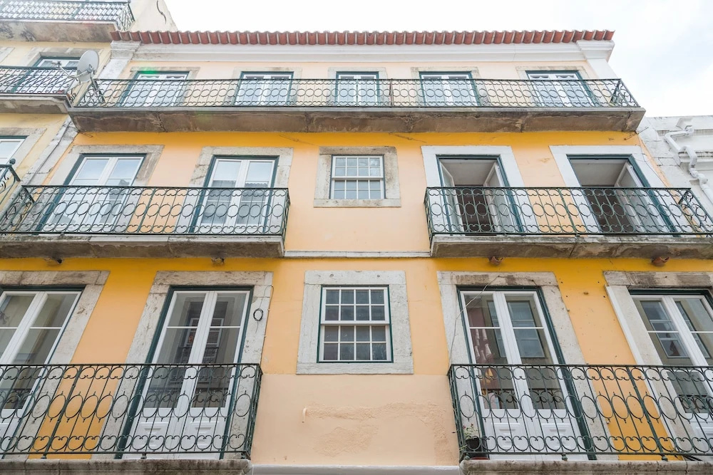 Bright & Spacious Alfama Typical Apartment, By TimeCooler