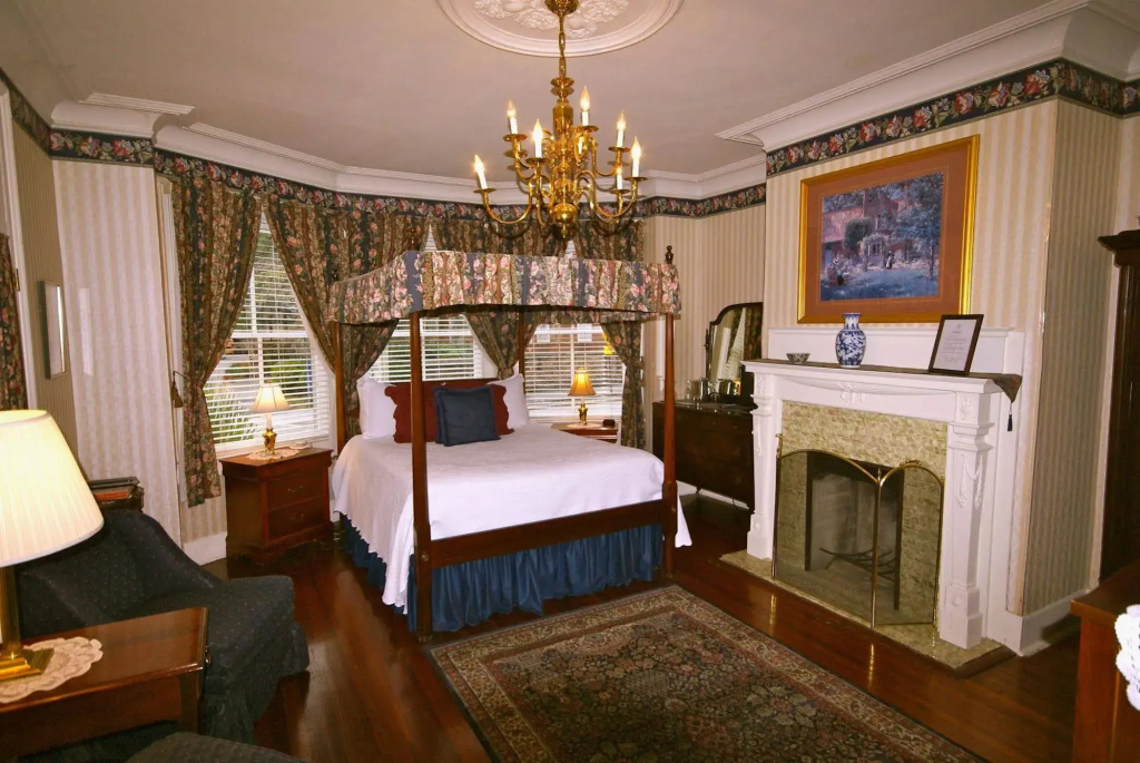 The Cannonboro Inn