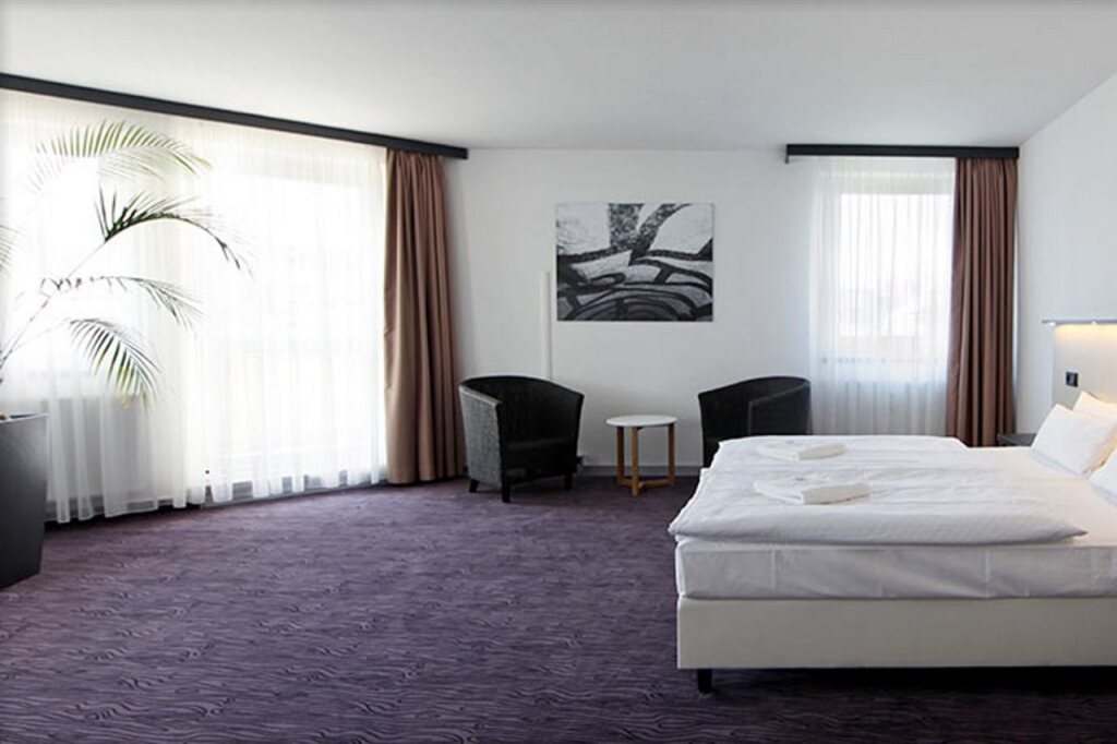 Dietrich-Bonhoeffer-Hotel picture