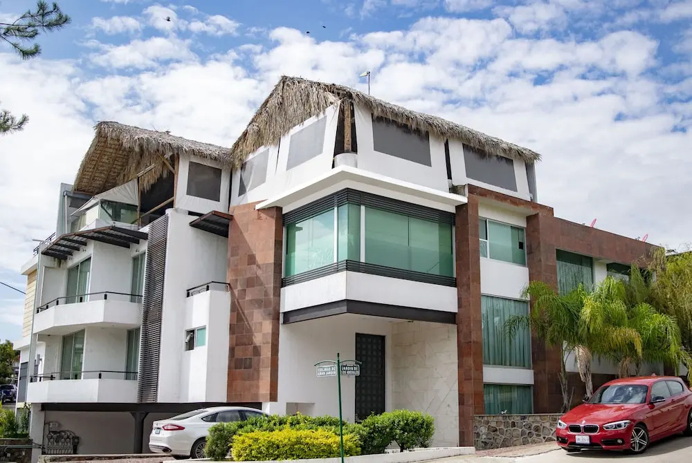 Giakor Suites