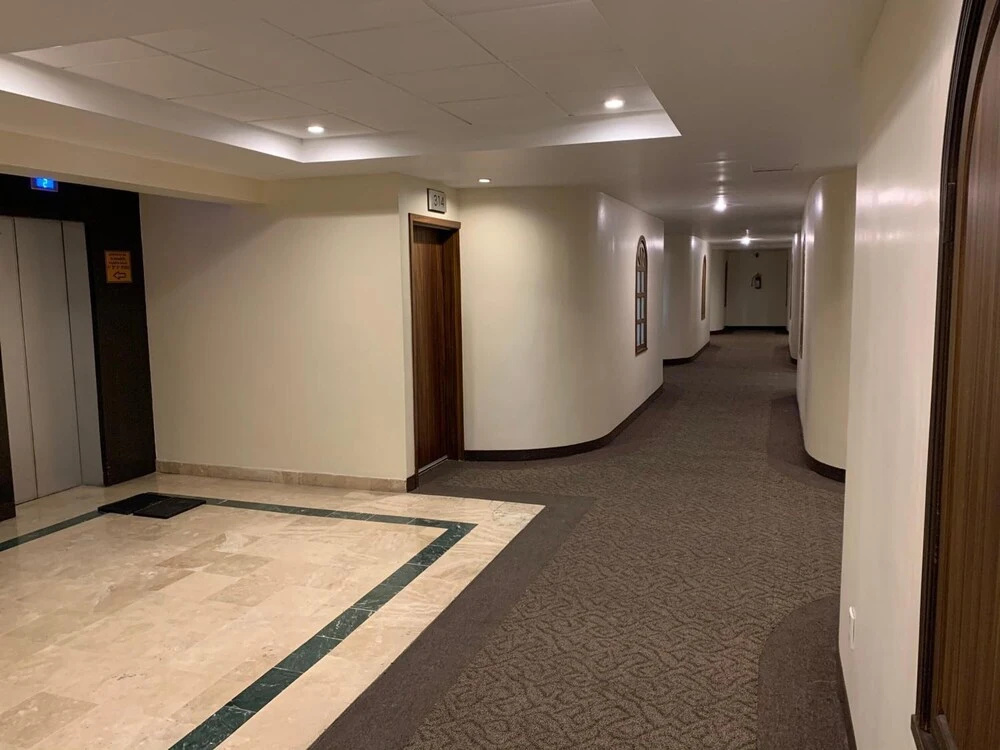Lobby & Reception