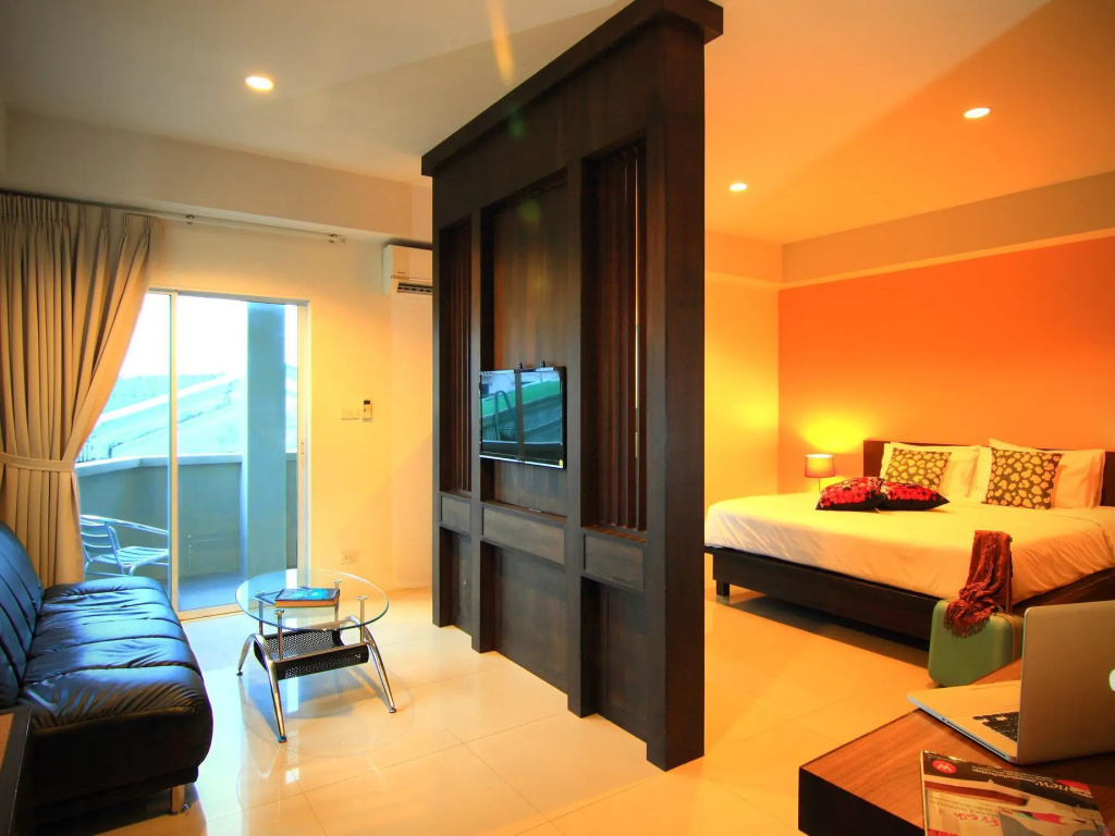 Deluxe Double room (full double bed)