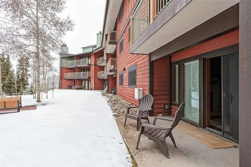 Ski-in Condo Steps From Downtown!! + Free Parking!