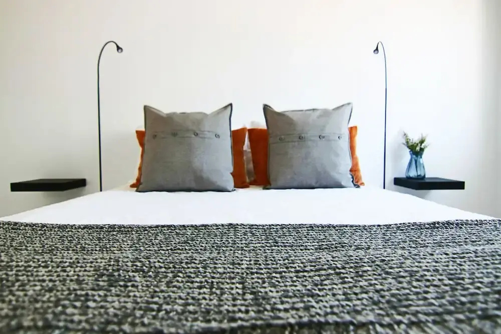 Phaedrus Living: Seaside Executive Flat Harbour 206